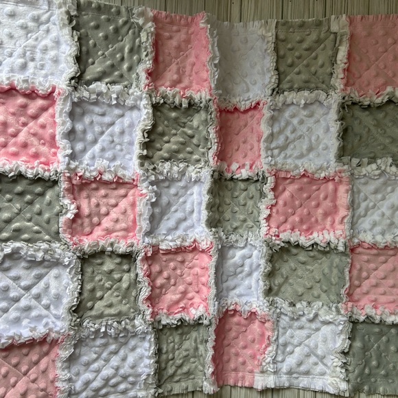 Baby girl rag quilt blanket / stroller car seat size - Picture 3 of 12